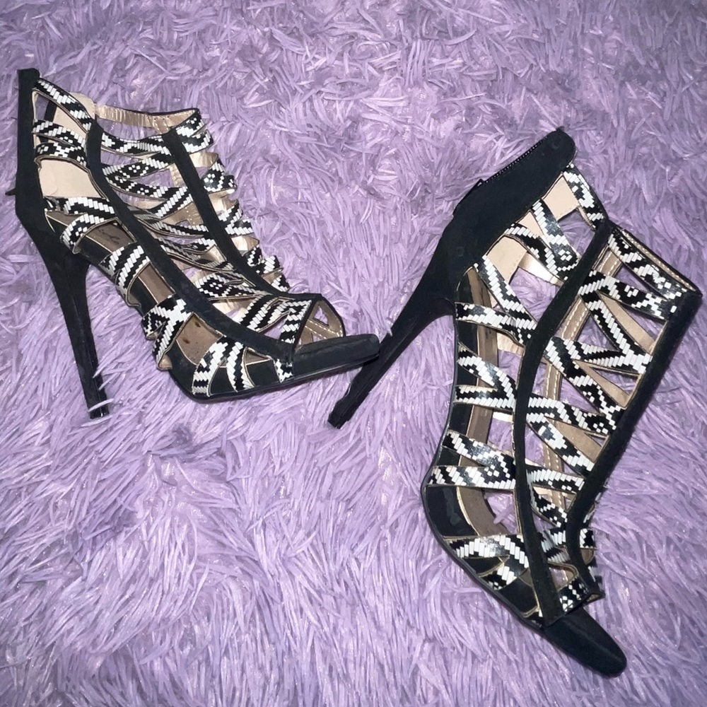 Qupid Black & White Glee Sandal